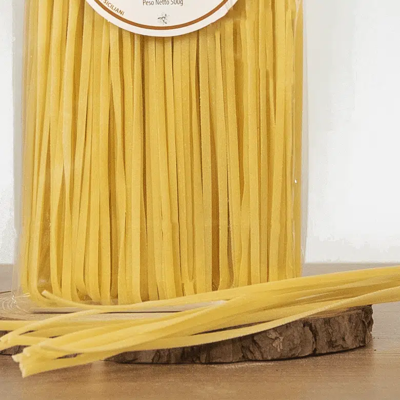Pasta lunga siciliana, 500g, in confezione trasparente.