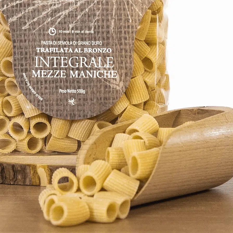 Mezze maniche integrali, pasta di grano duro trafilata al bronzo.