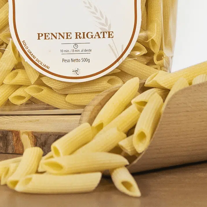 Penne rigate siciliane, 500g, cottura 10-8 minuti.